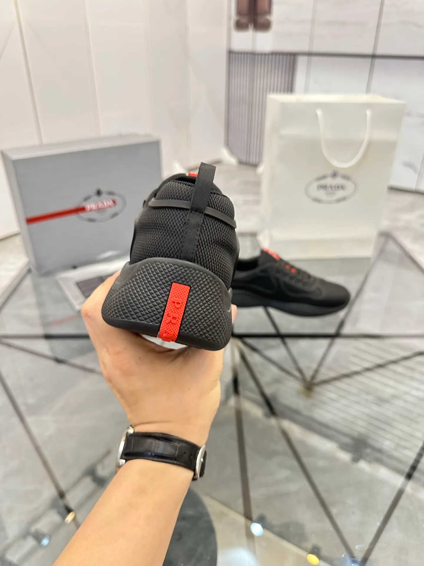 Men's shoes for sale💰: 💰P460¥ High-end top quality Product trademark: Prada * "Prada*" low-top casual shoes Regular size: 38-45 (can be customized to 46) Product materials: imported breathable fly knit upper, breathable lining, cowhide foot pads, original air cushion outsole. No.: 001